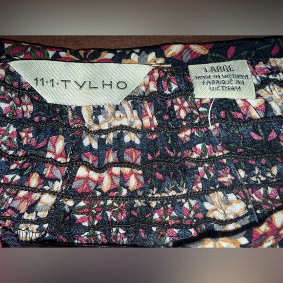 Anthropologie 11-1 Tyhlo Black and Red Geometric Floral Blouse - Picture 8 of 10